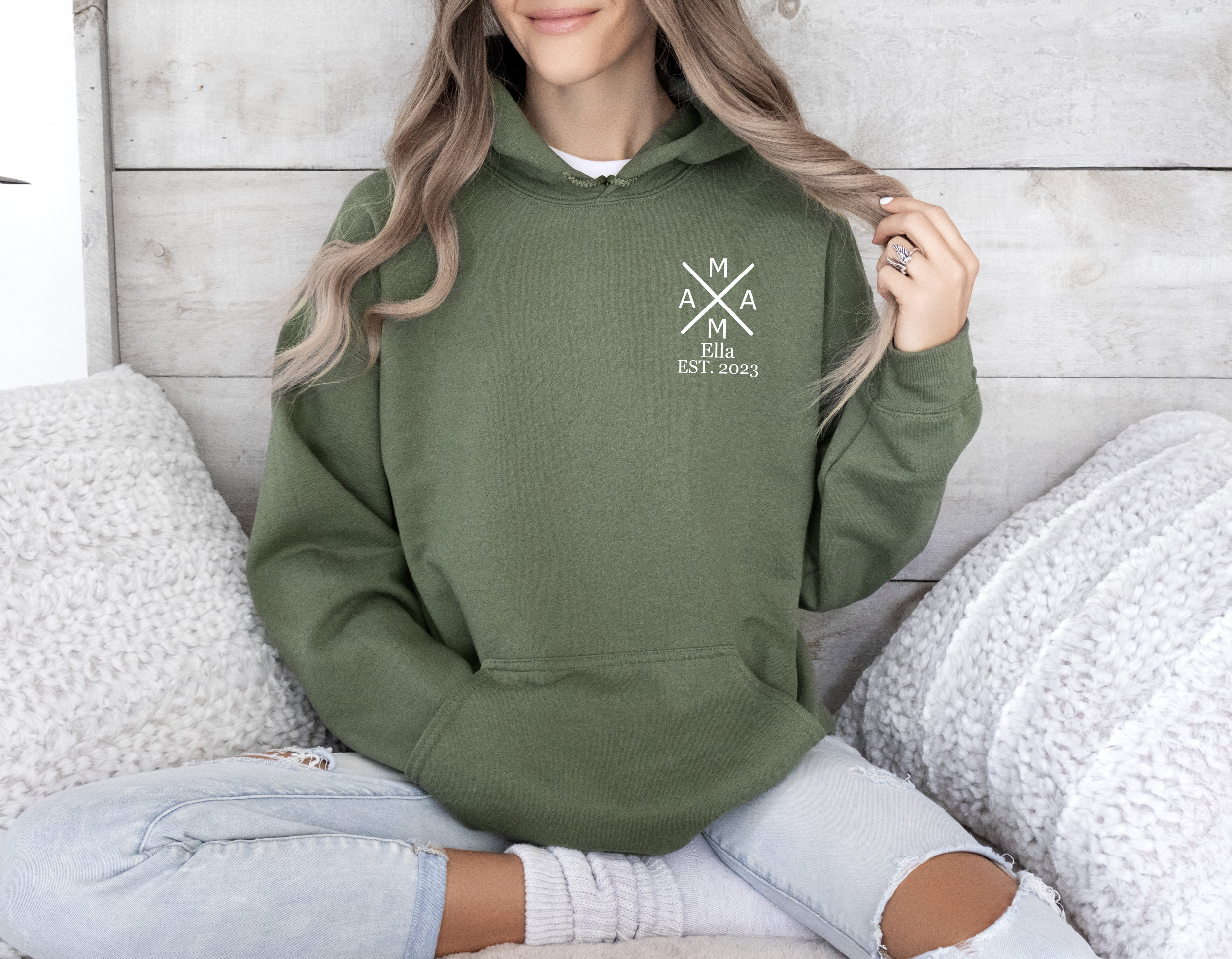 Mom's Treasure: Personalized birth year hoodie. Mom sweater. Mother's gift. Mom hoodie. Mom sweatshirt. Personalized hooded sweatshirt. - Image 2
