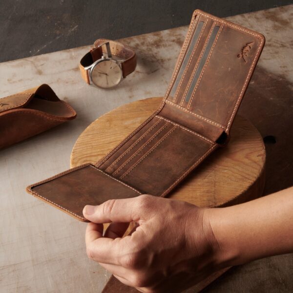 Personalized Leather Trifold Wallet: Handcrafted Full-Grain Crazy Horse