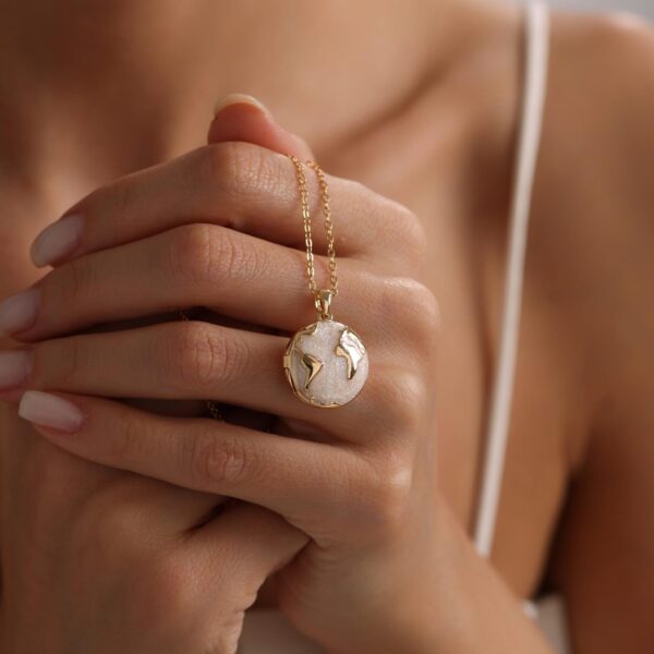 Personalized Enamel World Globe Locket Pendant Necklace, World Map Necklace Locket, Photo Locket, Travel Gift, Gift For Her, Christmas Gift