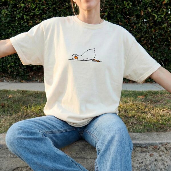 Cute Goose T-Shirt – Funny Minimalist Duck Tee, Unisex Oversized Shirt, Handmade DTF Print, Cozy  Gift, Unique Animal Tee